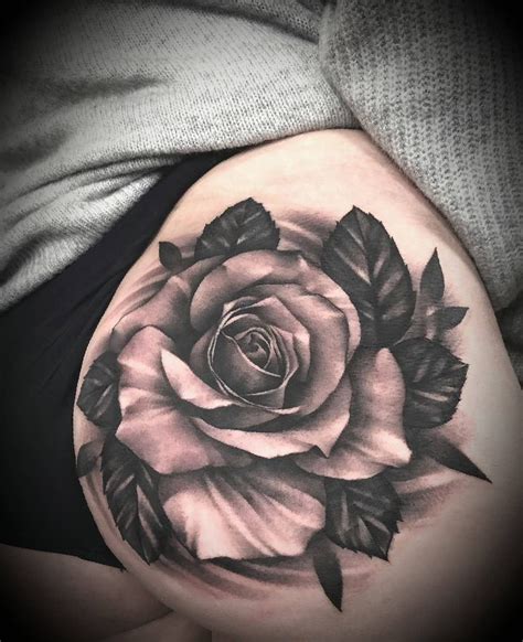 tattoo de rosas na bunda|Tatuagens de rosas: descubra o significado e veja 70。